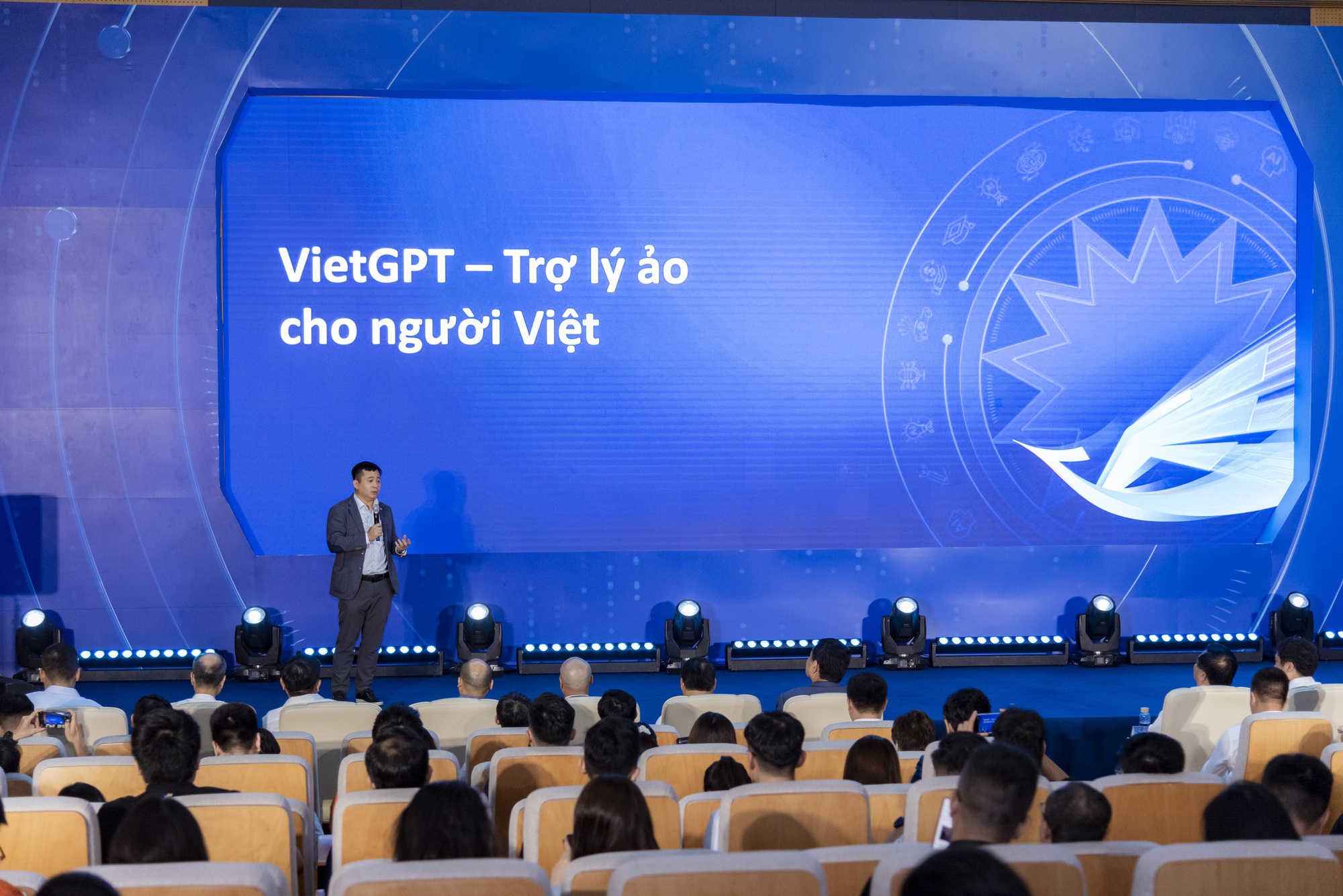 VietGPT: Trợ lý ảo tiếng Việt, khát vọng AI chủ lực quốc gia